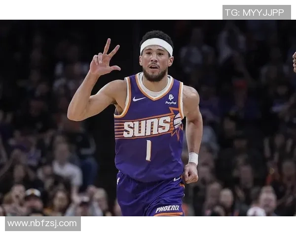 MVP纳什回归球场！太阳晒出指导布克训练瞬间